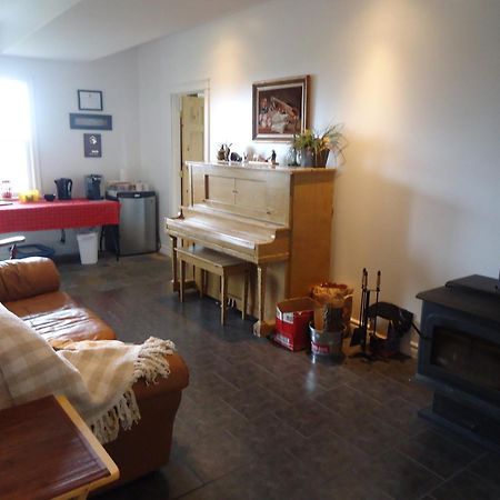 The Fiddle And The Sea Bed And Breakfast Port Hood Экстерьер фото