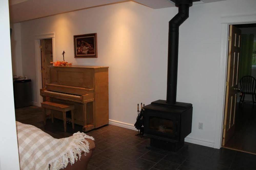 The Fiddle And The Sea Bed And Breakfast Port Hood Экстерьер фото